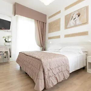 https://hotel-alexander-milano-marittima.emilia-romagnahotels.net